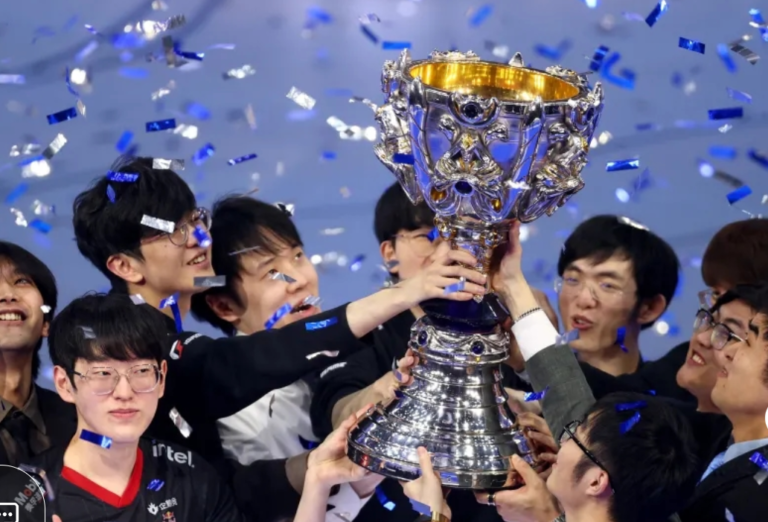 Customize trophies using 3D printing technology